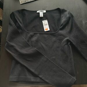 Cropped Long Sleeve Top